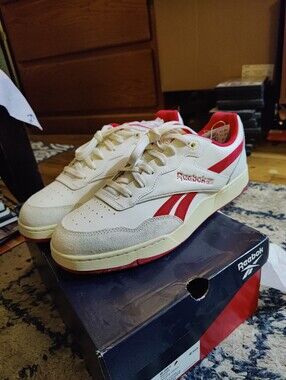 Reebok White Sneakers with Red Accents - Low-Top Men’s Trainers